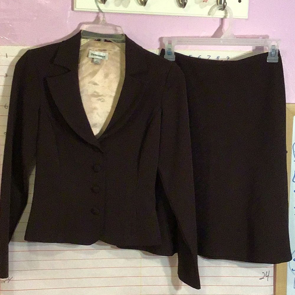 BYERWEAR women’s 2 piece suit  sz 3  brown